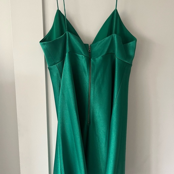 Alice + Olivia BRAND NEW WITH TAGS Julietta Satin Mini Slip Dress - Picture 4 of 5